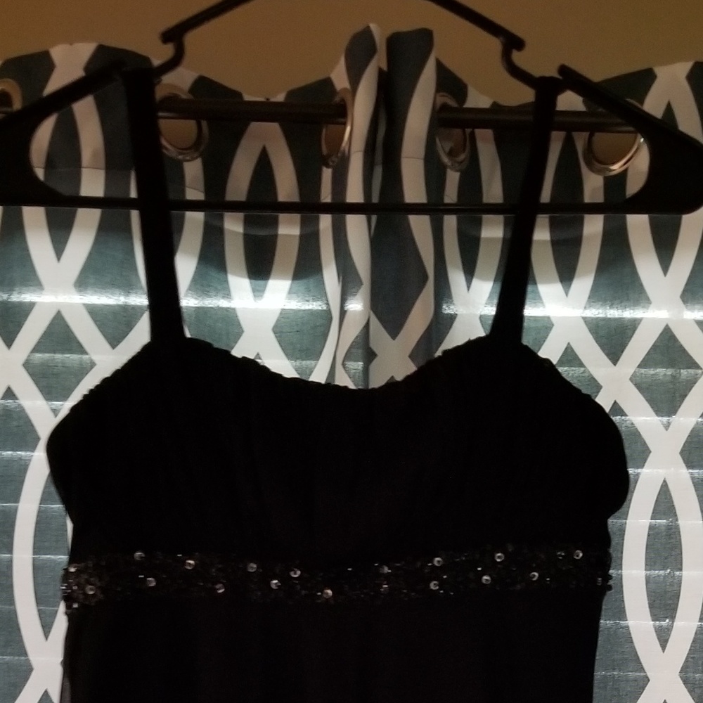 Dress - Picture 2 of 4